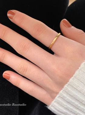 Basstudio简约钛钢戒指女拉丝18k金色素圈小众设计冷淡风情侣对戒