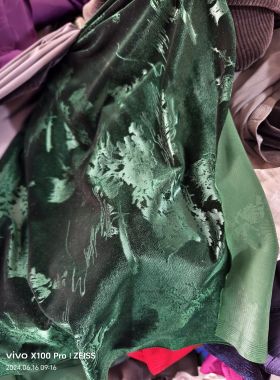 工厂剩余大块金丝绒红色数码布头