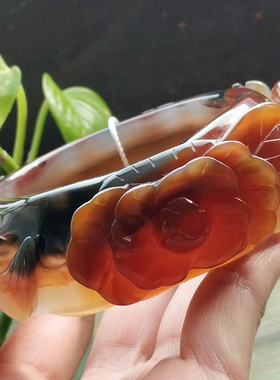 天然巴西玛瑙雕刻大气典雅风手镯