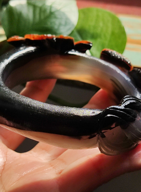 水墨荷塘 纯天然巴西老料玛瑙雕刻手镯 稀有高品质黑红撞色62