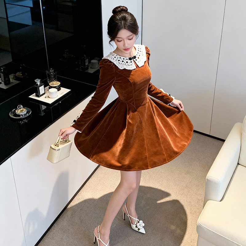秋冬酒红色丝绒娃娃领连衣裙女蕾丝拼接收腰复古a字裙派对礼服裙,淘宝优惠券,粉丝福利购,淘宝优惠卷