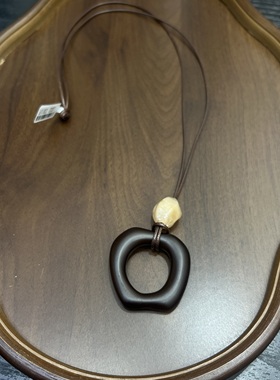 复古长款黑皮绳木质椭圆吊坠小众长款项简约潮链轻奢高级感毛衣链