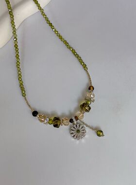 法式复古绿色水晶锆石小雏菊吊坠项链女个性洋气高级甜酷锁骨链潮