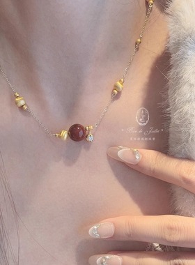 圣诞浆果枣泥红兔毛项链