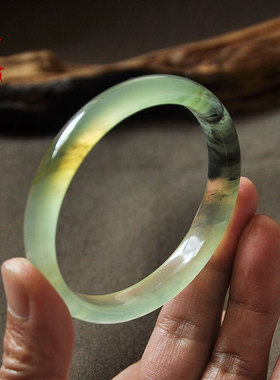 少女风小细条冰种特价天然玉镯