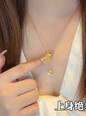 铜钱小马锁骨项链女士沙金仿真黄金高级感2026本命年马上有钱配饰