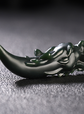 天然新疆和田玉细料青玉龙牙玉吊坠精雕玉石玉挂件男女玉佩玉项坠