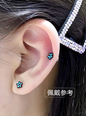 泫雅风小雏菊拧扣钛钢百搭款耳钉
