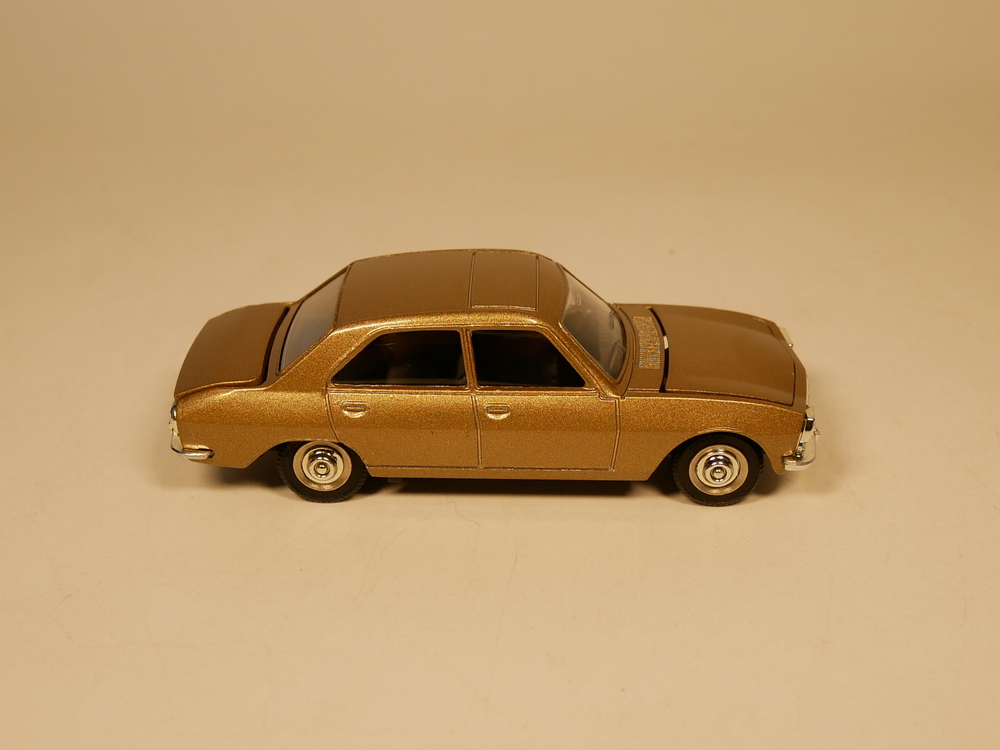 DINKY TOYS 1:43 Peugeot 504标致504复古铁皮车金属玩具车摆件-图2