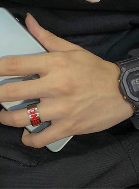 原创设计字母戒指男士钛钢食指戒指环嘻哈潮牌欧美嘻哈夜店单身戒