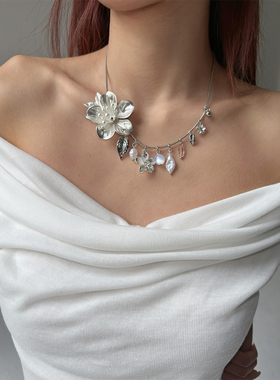 atmshop气质优雅立体白色花朵多元素吊坠项链浪漫温柔度假锁骨链