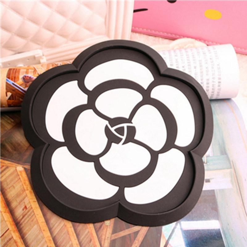 Автомобильная многофункциональная подушка Camellia Flower
