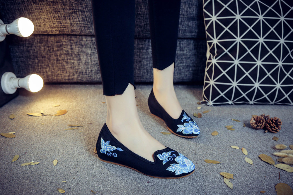 2020新款尖头时尚女单鞋 牛筋底内增高民族风绣花鞋 坡跟布鞋婚鞋,淘宝优惠券,粉丝福利购,淘宝优惠卷