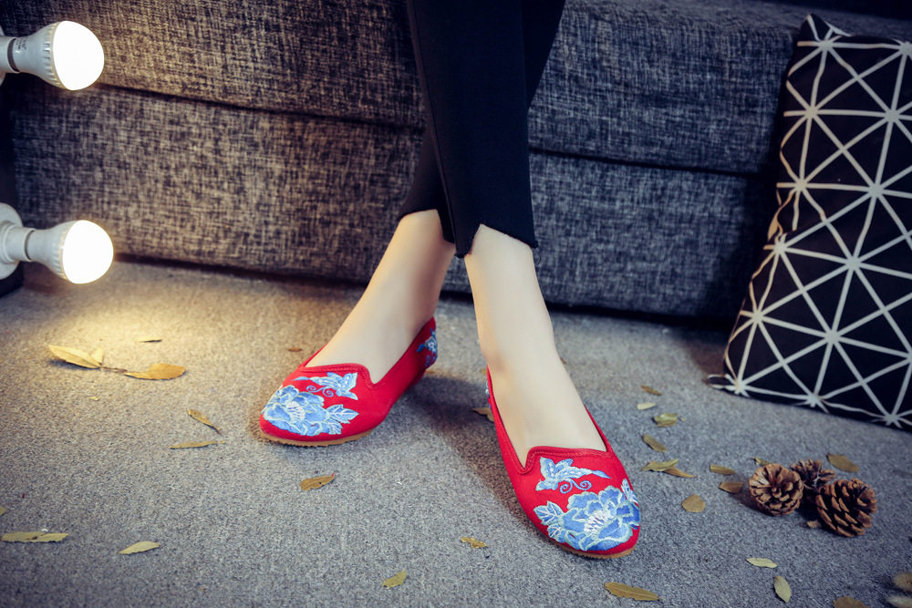 2020新款尖头时尚女单鞋 牛筋底内增高民族风绣花鞋 坡跟布鞋婚鞋,淘宝优惠券,粉丝福利购,淘宝优惠卷