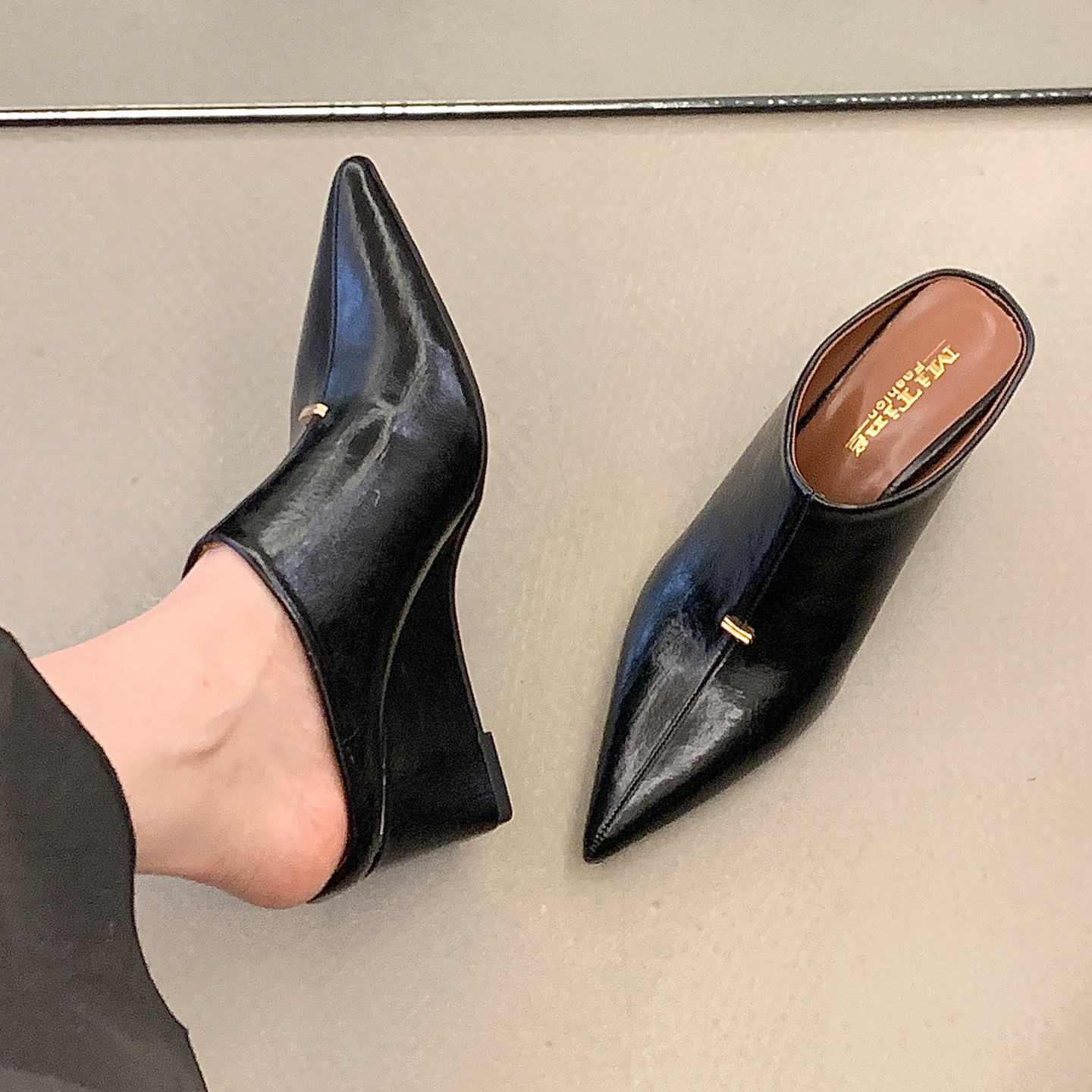 欧美时尚尖头包头半拖鞋金属扣装饰坡跟高跟法式休闲百搭小众女鞋,淘宝优惠券,粉丝福利购,淘宝优惠卷