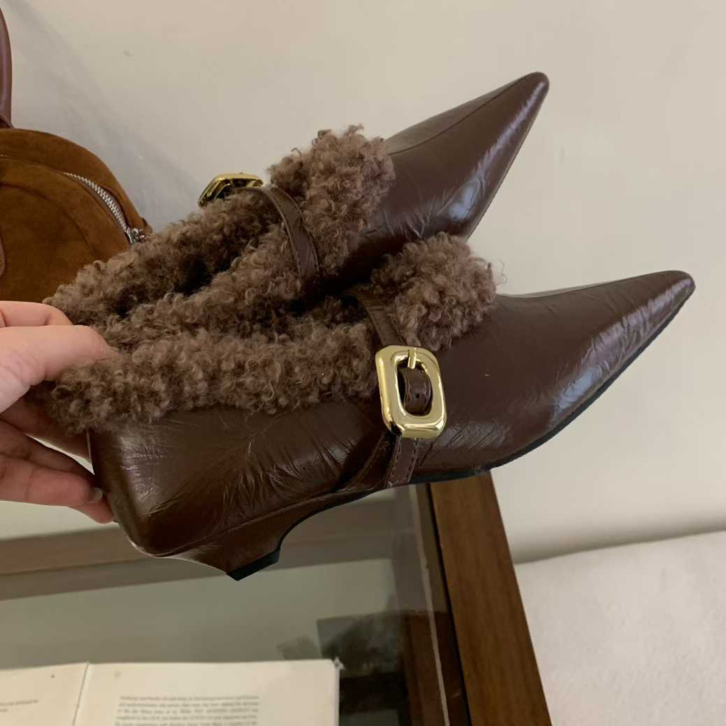 欧美时尚尖头卷卷毛鞋口一字扣带加绒保暖粗跟低跟毛毛鞋深口单鞋,淘宝优惠券,粉丝福利购,淘宝优惠卷