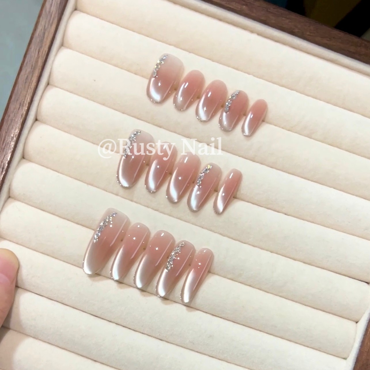 【现货】冰透裸色腮红猫眼嬛嬛甲手工穿戴甲带钻爆闪显白美甲贴片,淘宝优惠券,粉丝福利购,淘宝优惠卷