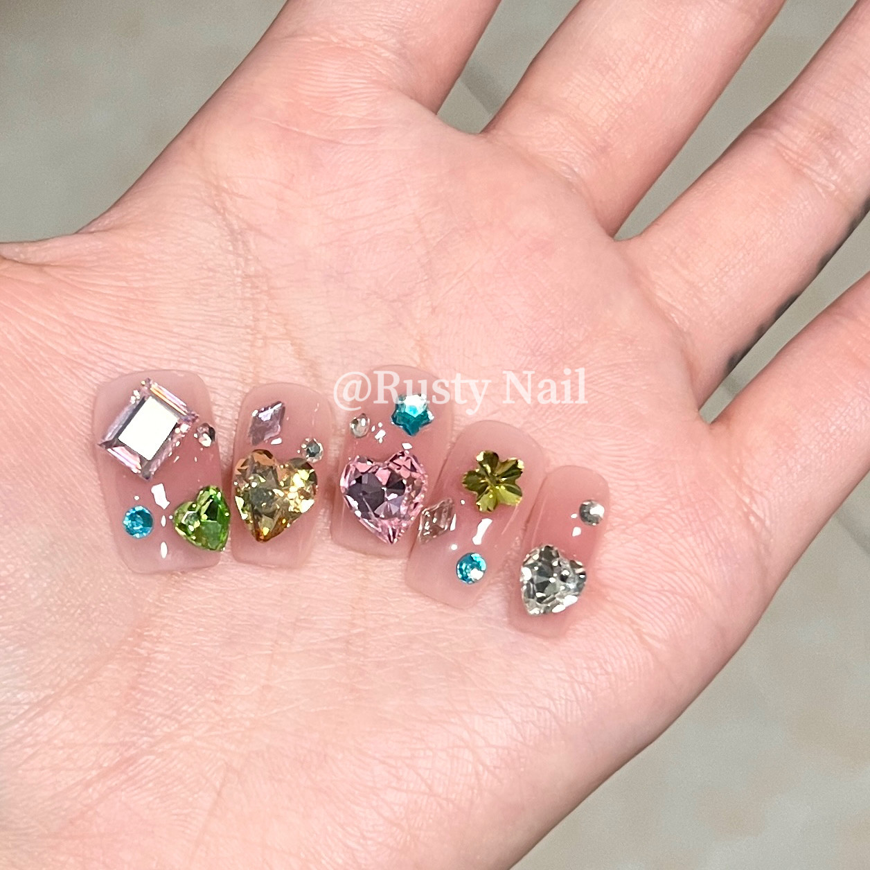 【现货】东洲水晶爆闪y2k糖果钻纯手工穿戴甲多巴胺辣妹美甲贴片,淘宝优惠券,粉丝福利购,淘宝优惠卷