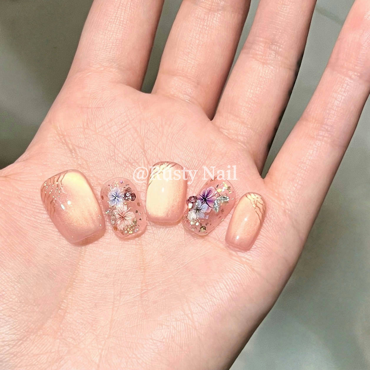 【现货】冰透纯欲干花猫眼多巴胺手工穿戴甲短款温柔气质美甲贴片,淘宝优惠券,粉丝福利购,淘宝优惠卷