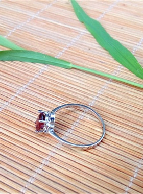 刻面925银镶嵌活扣石榴石戒指