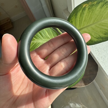 新疆和田玉极细沙枣青卡12圆条56+圈口油润细腻带证书