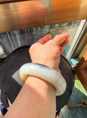 新疆和田玉『日照金山』三色青花籽料青花手镯胖轮胎宽版镯