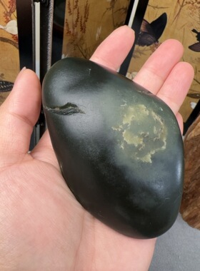 籽料黑青原石手把件独籽老料带皮油润重251克带证书