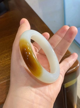新疆和田玉且末糖手镯宽版泥鳅背镯油润细腻带证书