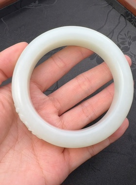 新疆和田玉羊脂白玉手镯莲花戏鱼镯轮胎油润细腻泥鳅背