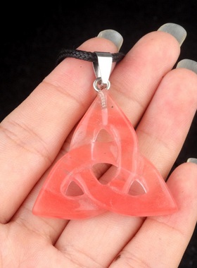 【茜茜珠饰】爱尔兰凯尔特结吊坠镂空三角造型欧美饰品 22色