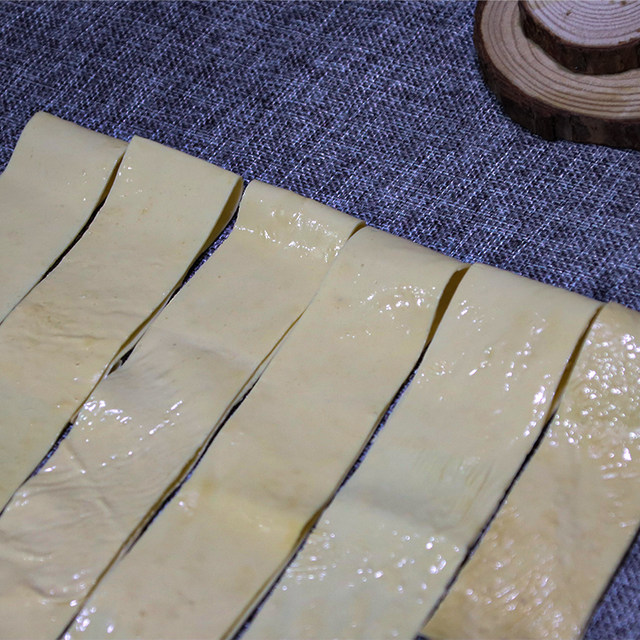 Tofu skin Yunnan cold hot pot fried bean curd skin