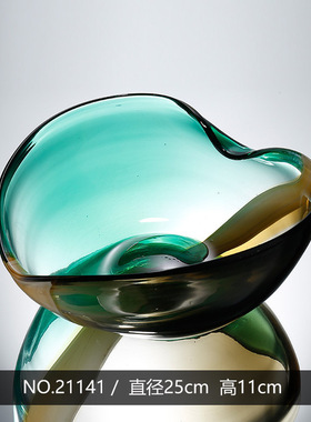 欧式风样板间客厅茶几玻璃装饰品