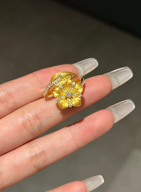点钻花朵沙金戒指仿真黄金山茶花指环叶子镶钻送女友轻奢高级感女