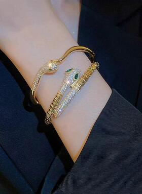 黄金色蛇形满钻手镯女轻奢古法点钻手环小众设计感绿眼高级感首饰