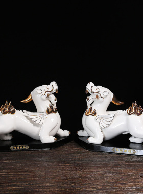 红色陶瓷招财貔貅公母一对