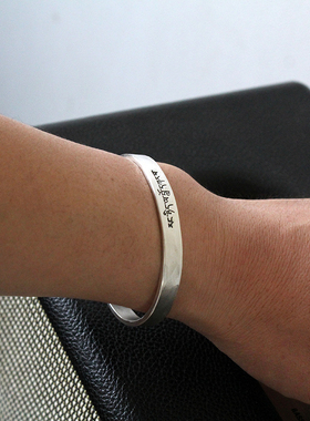 999足银纯手打錾刻藏文纯银手镯