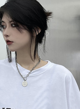 复古吊牌个性嘻哈蹦迪钛钢项链女ins冷淡风网红小众设计感锁骨链