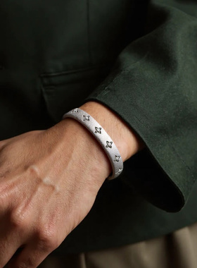 S925银简约镂空四叶草拉丝手镯