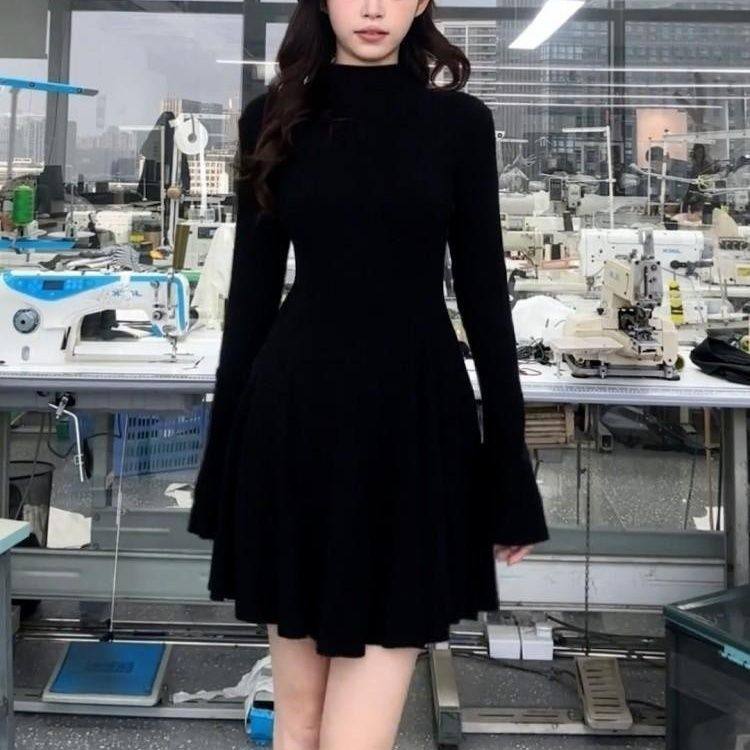 大码胖mm少女黑色高级半高领裙子秋冬收腰显瘦喇叭袖气质连衣裙女,淘宝优惠券,粉丝福利购,淘宝优惠卷