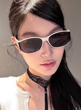 高级网感2025新款防紫外线白色边框猫眼墨镜女复古曲面海边太阳镜