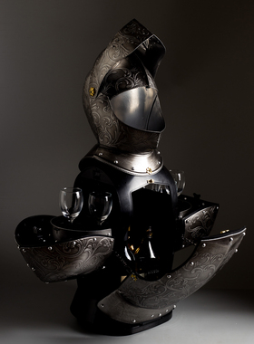 红酒柜，盔甲造型可放4瓶红酒6个杯，尺寸56X33X86