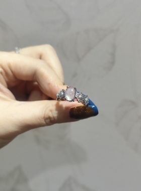 2026新品简约ins风蕾丝款马岛月光石钛钢托开口可调节戒指饰品