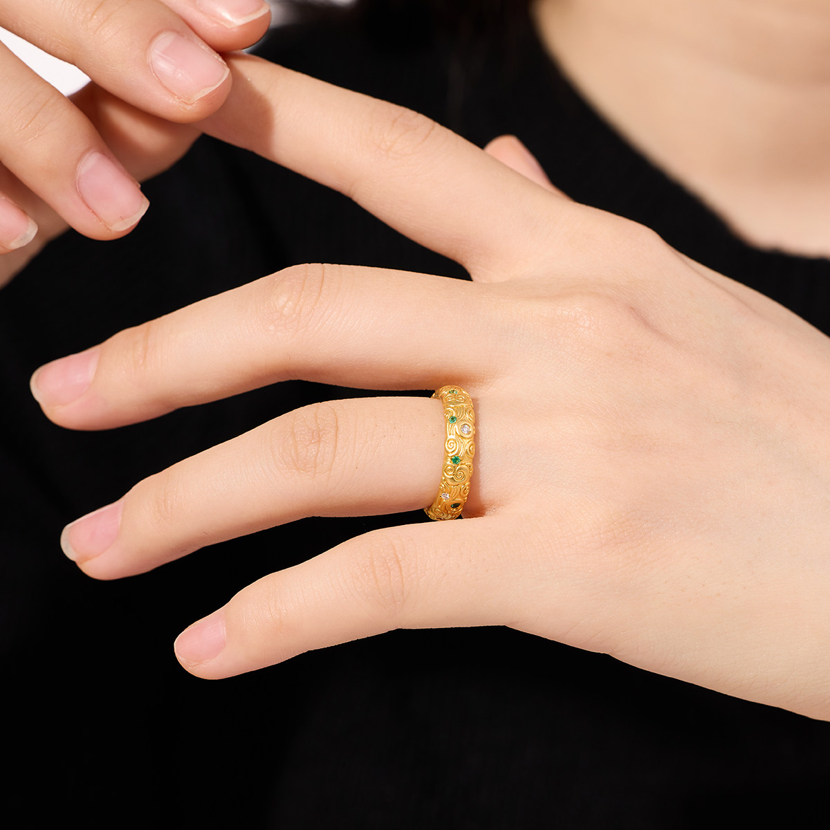 1月24号补现货！宝石矿工 5D足金千佛洞系列祥云戒指蓝宝石排戒,淘宝优惠券,粉丝福利购,淘宝优惠卷