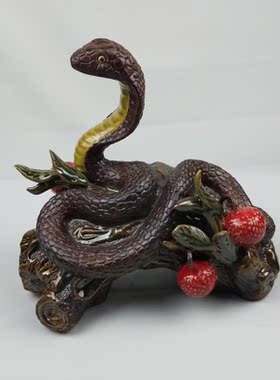 石湾公仔陶瓷工艺品家居摆件客厅创意中式 生肖 蛇 大吉大利 荔枝