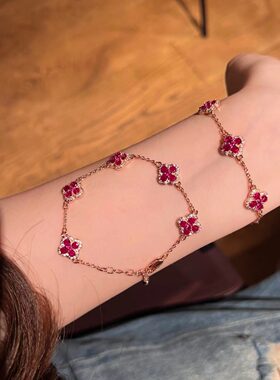 玫红色幸运四叶草五花手链女款2026新款轻奢小众精致玫瑰金色手饰