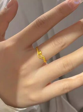 黄金色灵蛇戒指女轻奢高级感时尚个性蛇形戒子指环生日礼物送女友