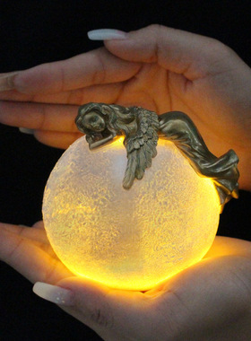 跨境新品带灯月亮翅膀天使纽扣电池树脂装饰摆件庭院家居阳台装饰