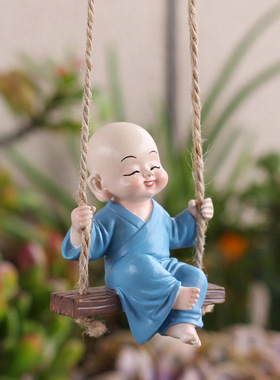 热销蓝色和尚秋千挂件创意树脂汽车挂件车载装饰户外家居盆景挂件
