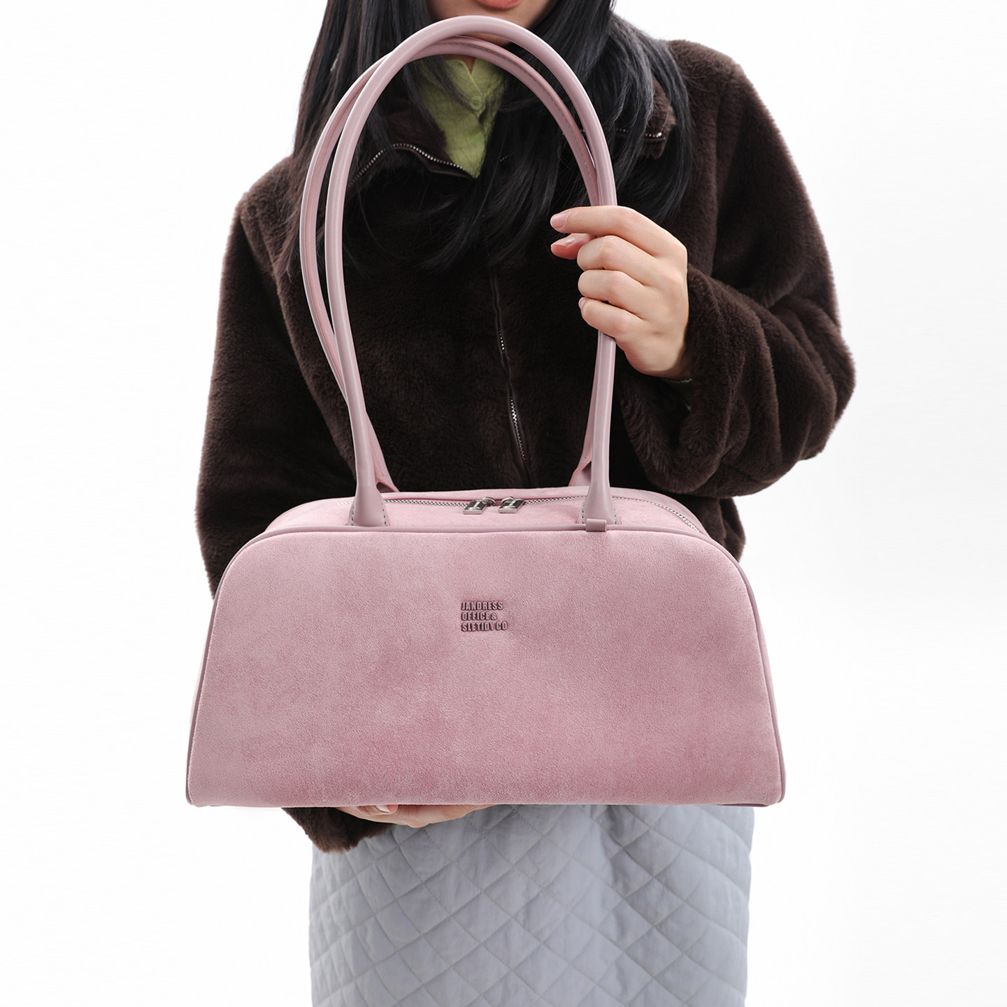 简着26SS新品原创格尔托麻薯粉麂皮手提波士顿包简约单肩保龄球包,淘宝优惠券,粉丝福利购,淘宝优惠卷