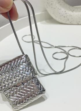 不规则纹理银色包包造型项链